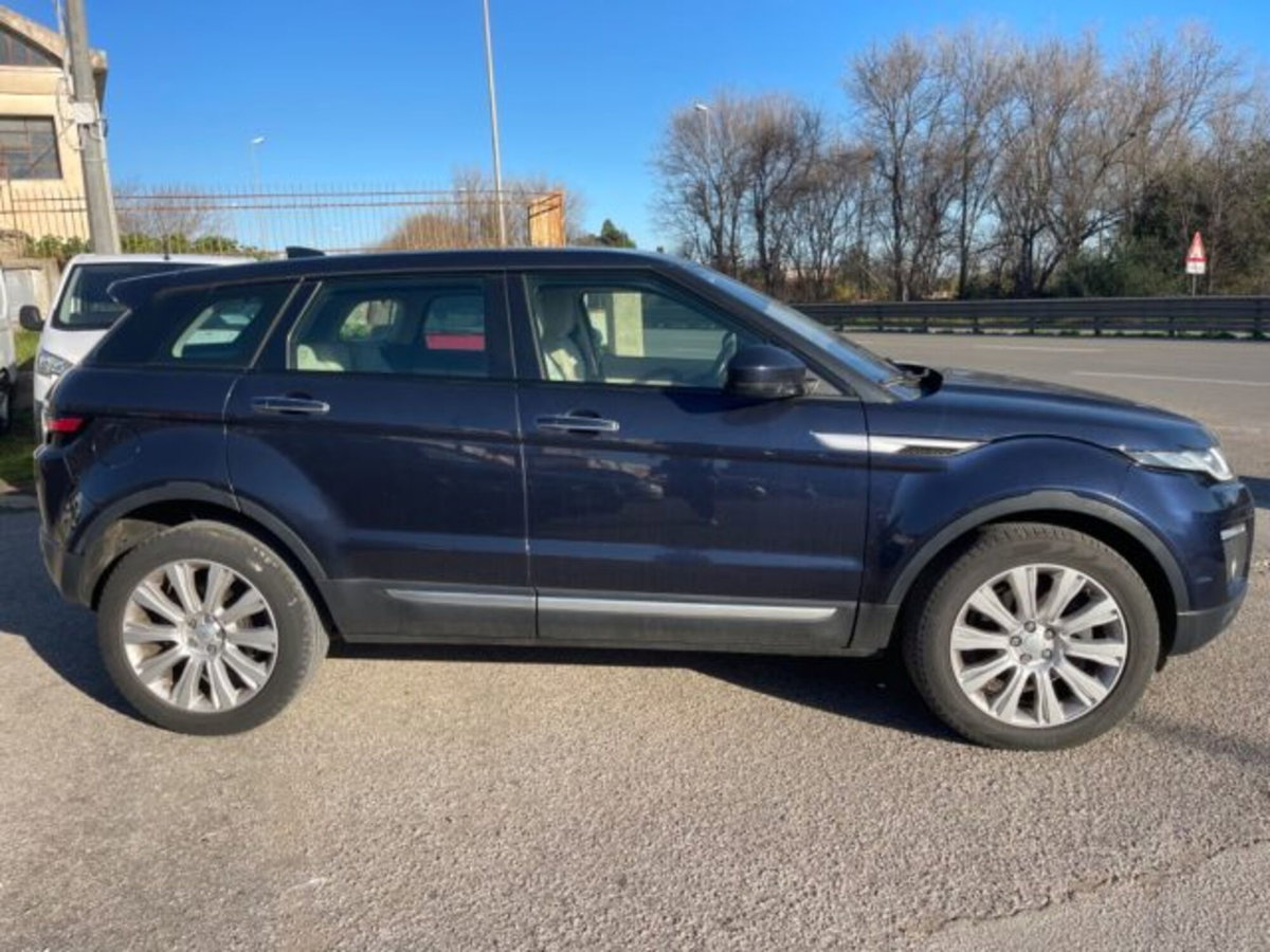 Land Rover Range Rover Evoque 2.0 TD4 180 CV 5p. Pure (3)