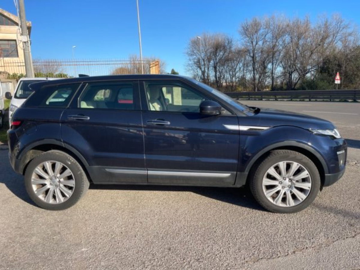 Land Rover Range Rover Evoque 2.0 TD4 180 CV 5p. Pure (4)