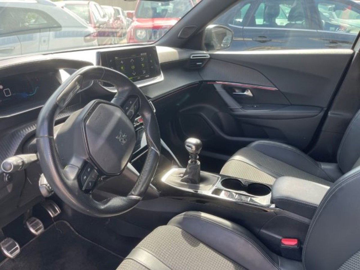 Peugeot 2008 BlueHDi 100 S&S GT Line (11)