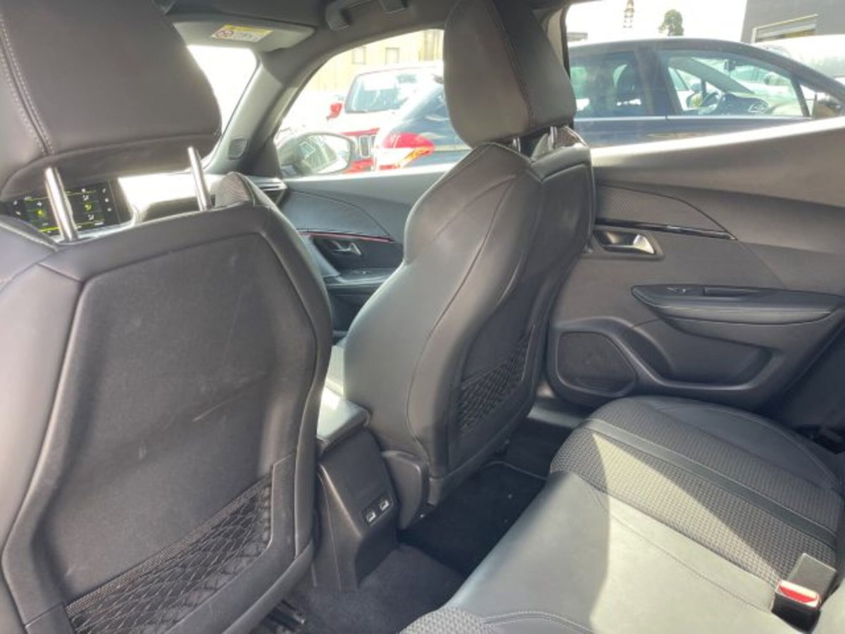 Peugeot 2008 BlueHDi 100 S&S GT Line (12)