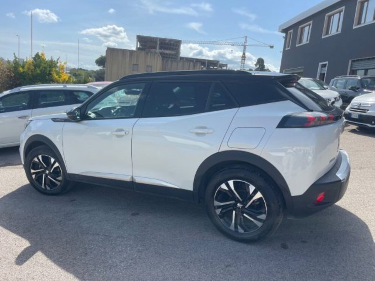 Peugeot 2008 BlueHDi 100 S&S GT Line (2)