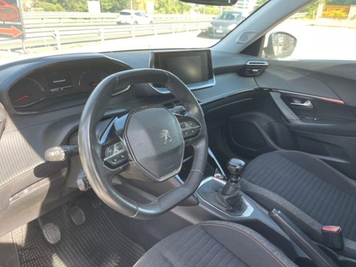 Peugeot 2008 BlueHDi 110 S&S GT (11)