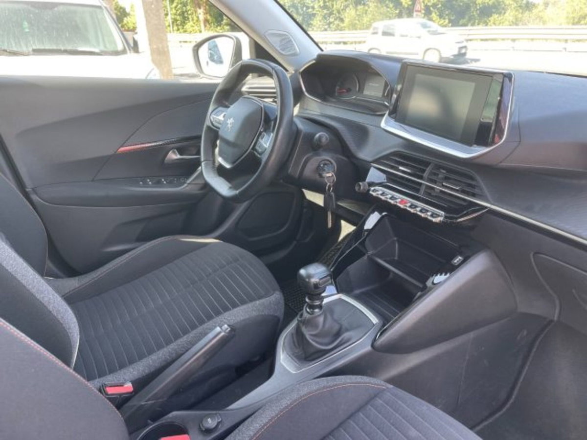 Peugeot 2008 BlueHDi 110 S&S GT (12)