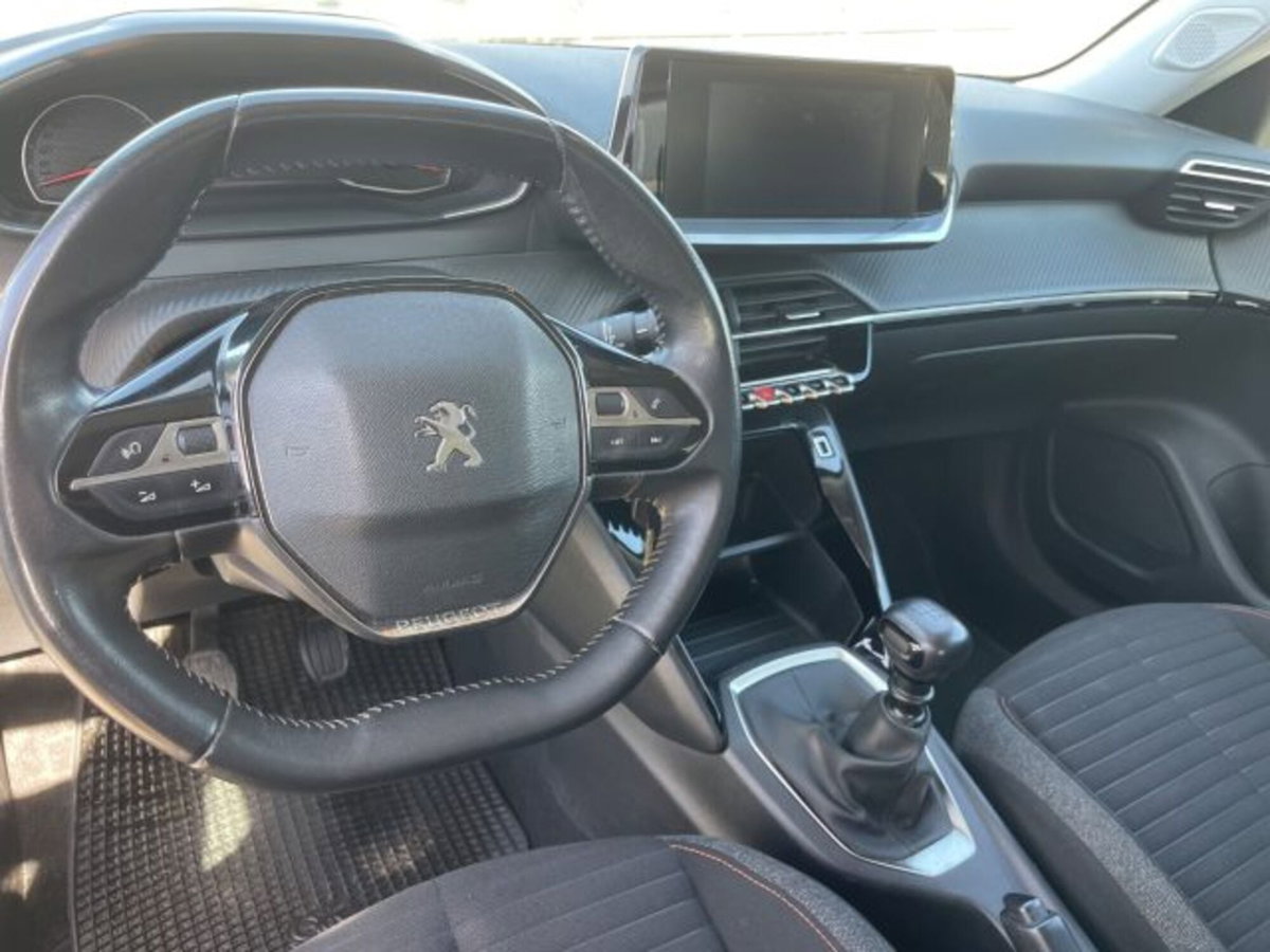 Peugeot 2008 BlueHDi 110 S&S GT (14)