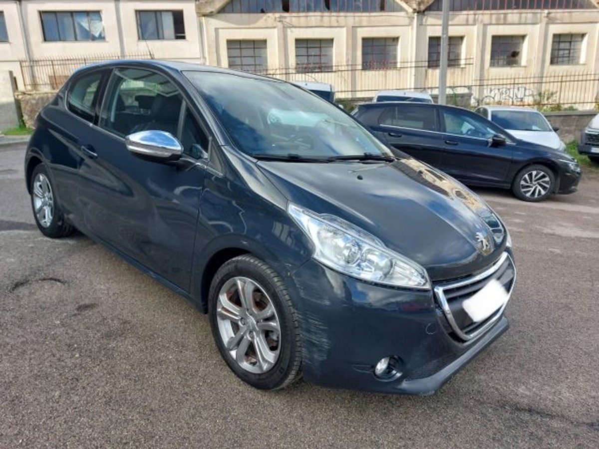Peugeot 208 e-HDi 92 CV Stop&Start ETG6 3 porte Allure (2)