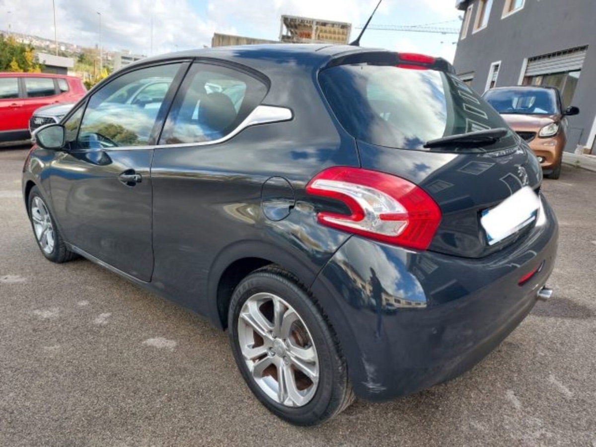 Peugeot 208 e-HDi 92 CV Stop&Start ETG6 3 porte Allure (6)