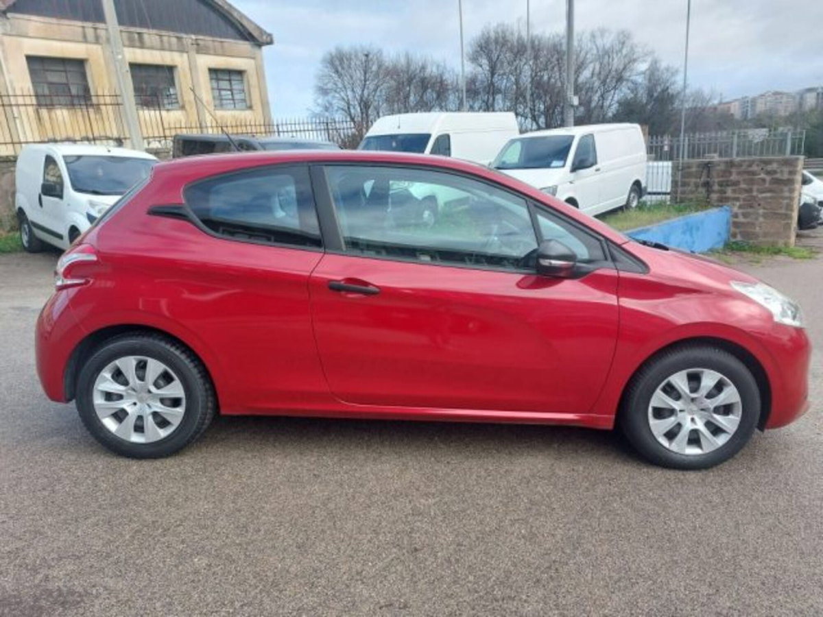 Peugeot 208 VTi 68 CV 3 porte Access (5)
