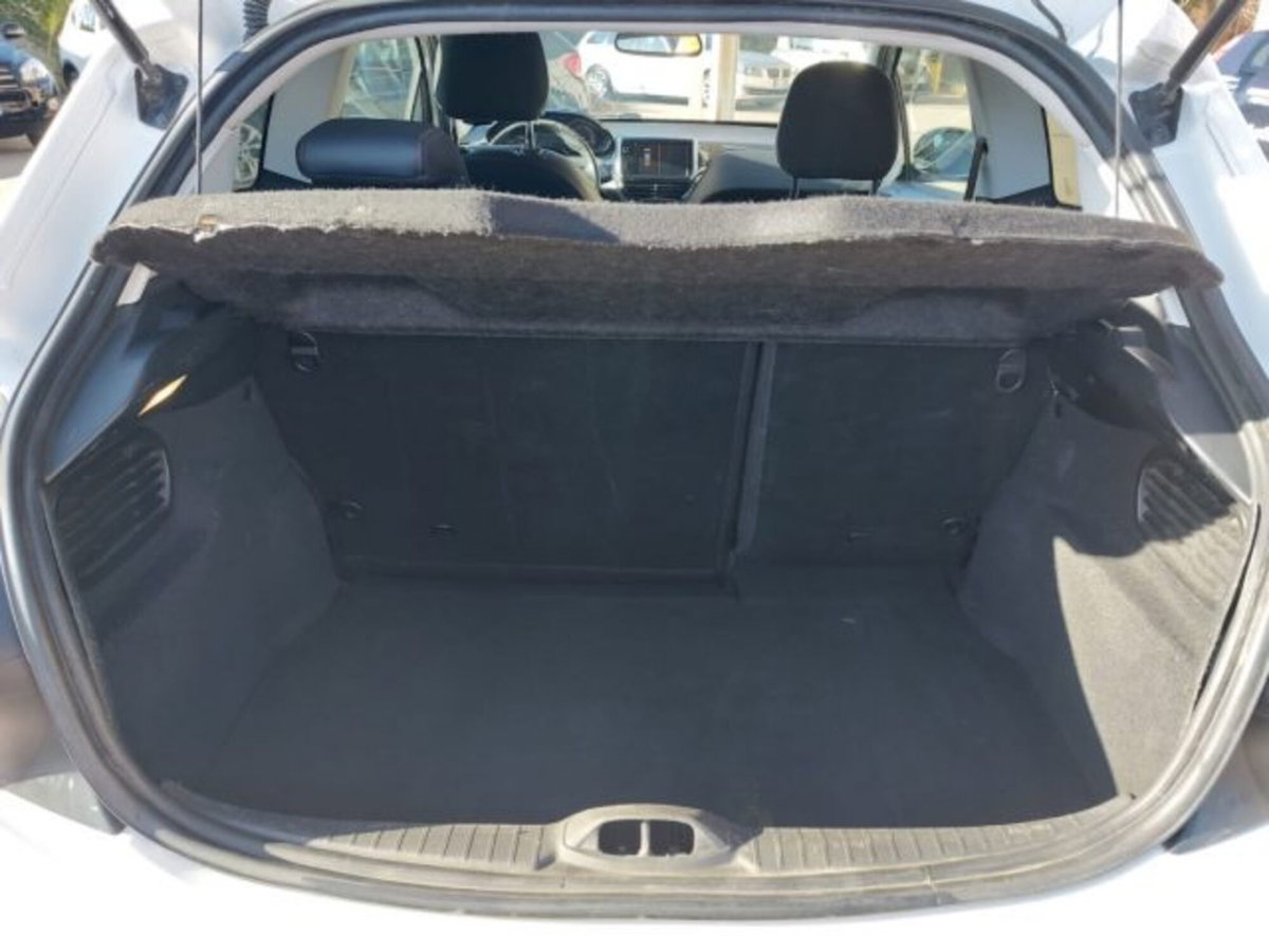 Peugeot 208 100 3 porte GT Line (10)