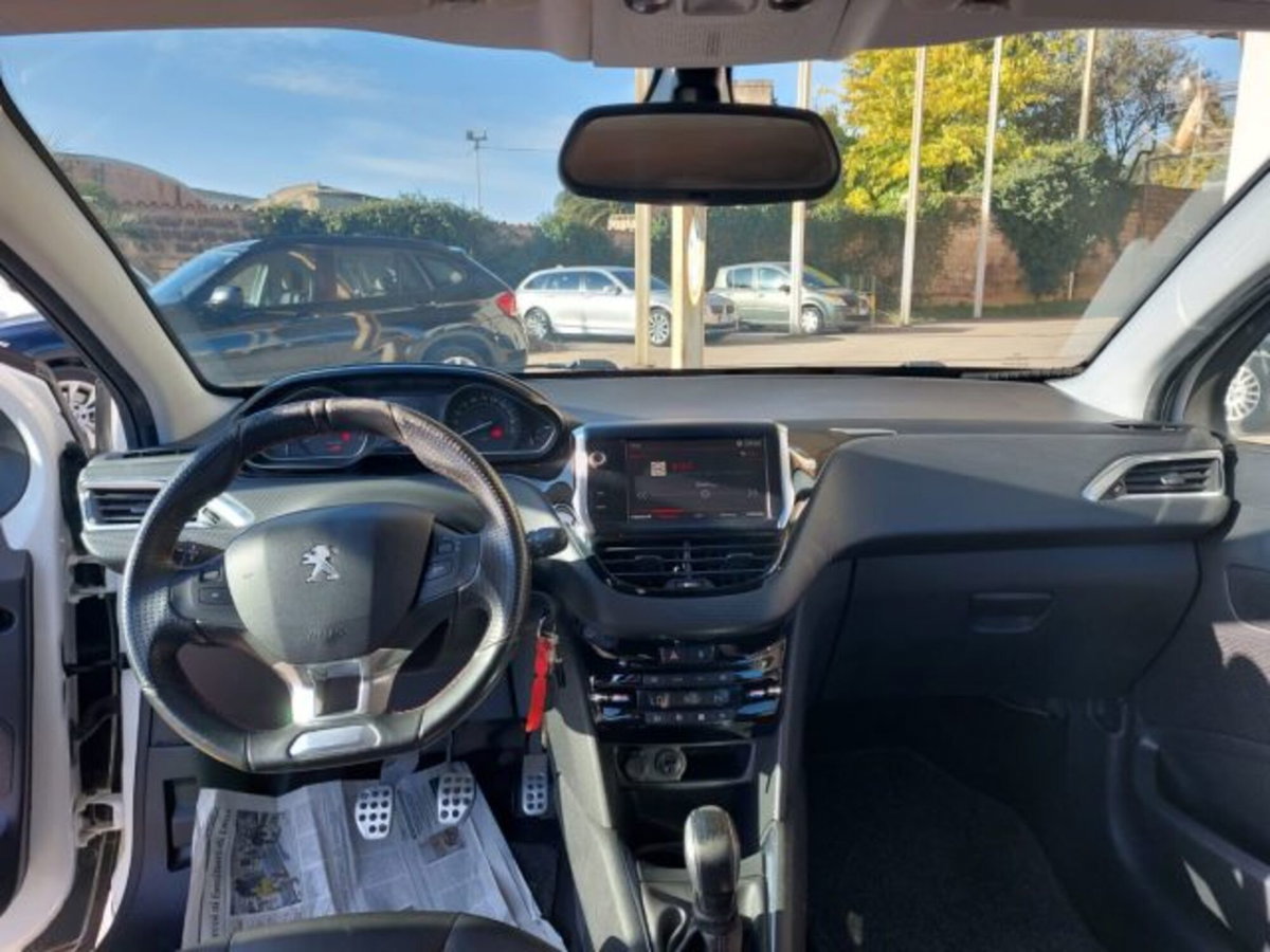 Peugeot 208 100 3 porte GT Line (11)