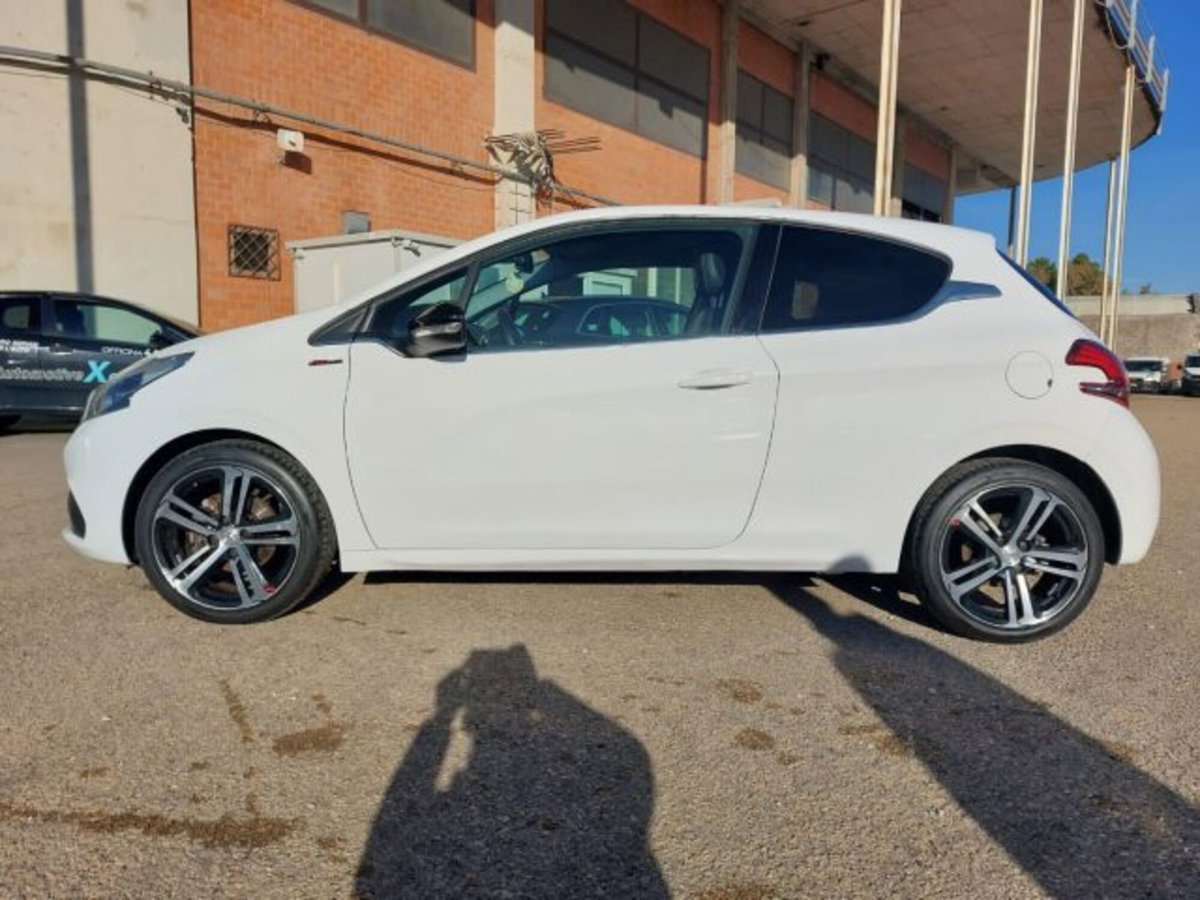 Peugeot 208 100 3 porte GT Line (2)