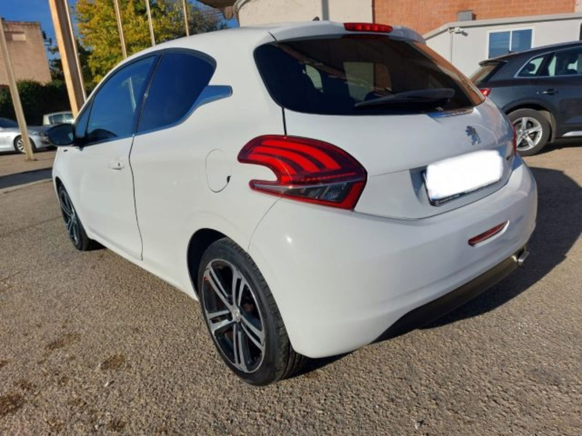 Peugeot 208 100 3 porte GT Line (6)