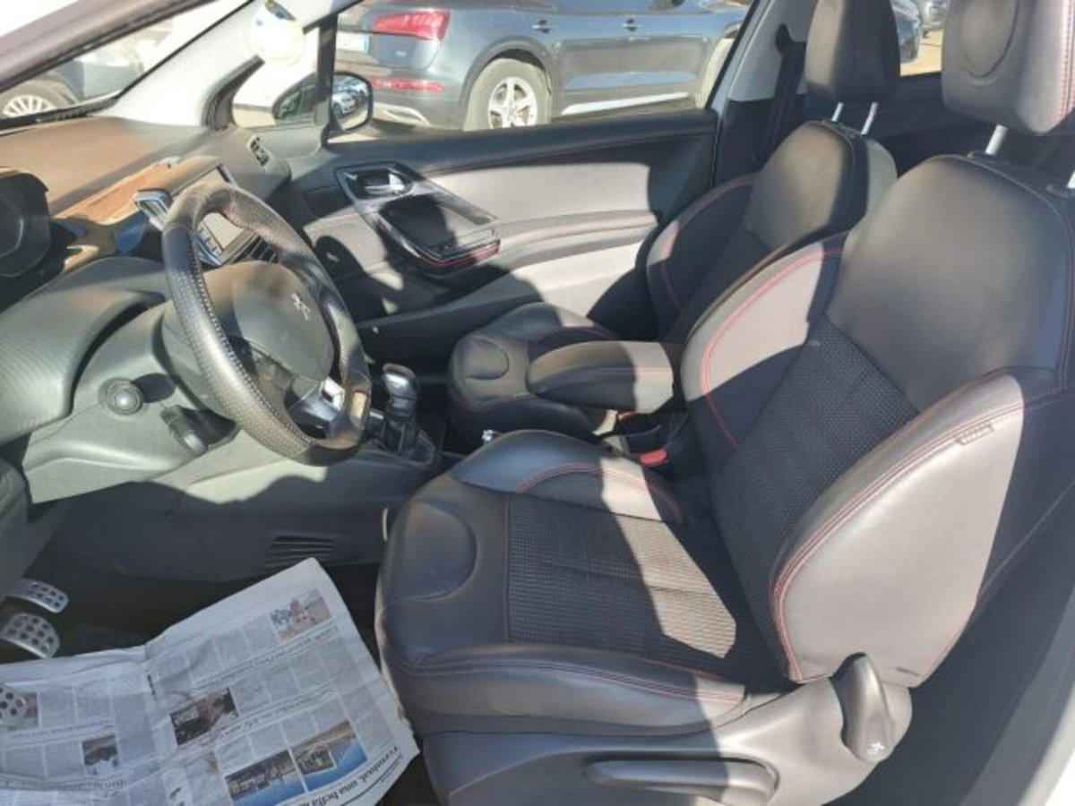 Peugeot 208 100 3 porte GT Line (8)