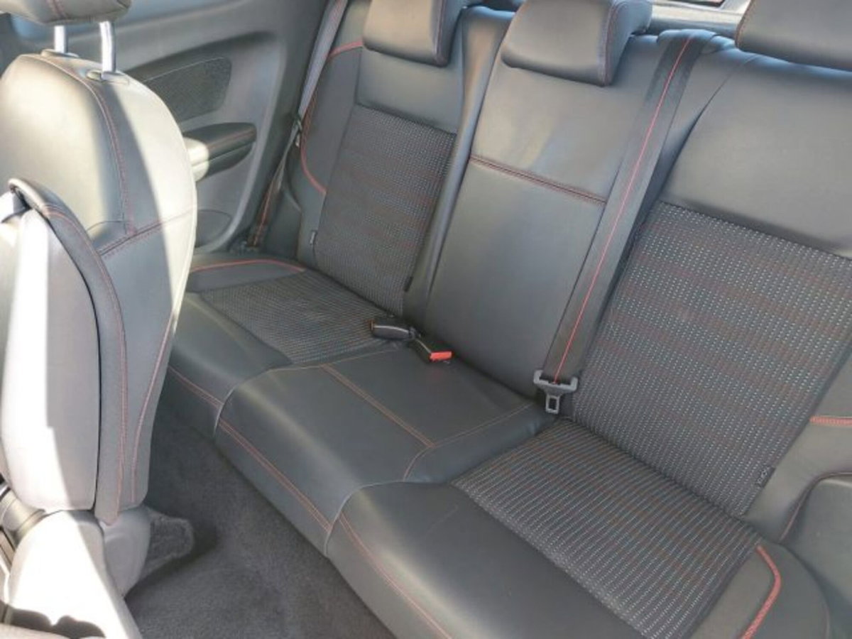 Peugeot 208 100 3 porte GT Line (9)