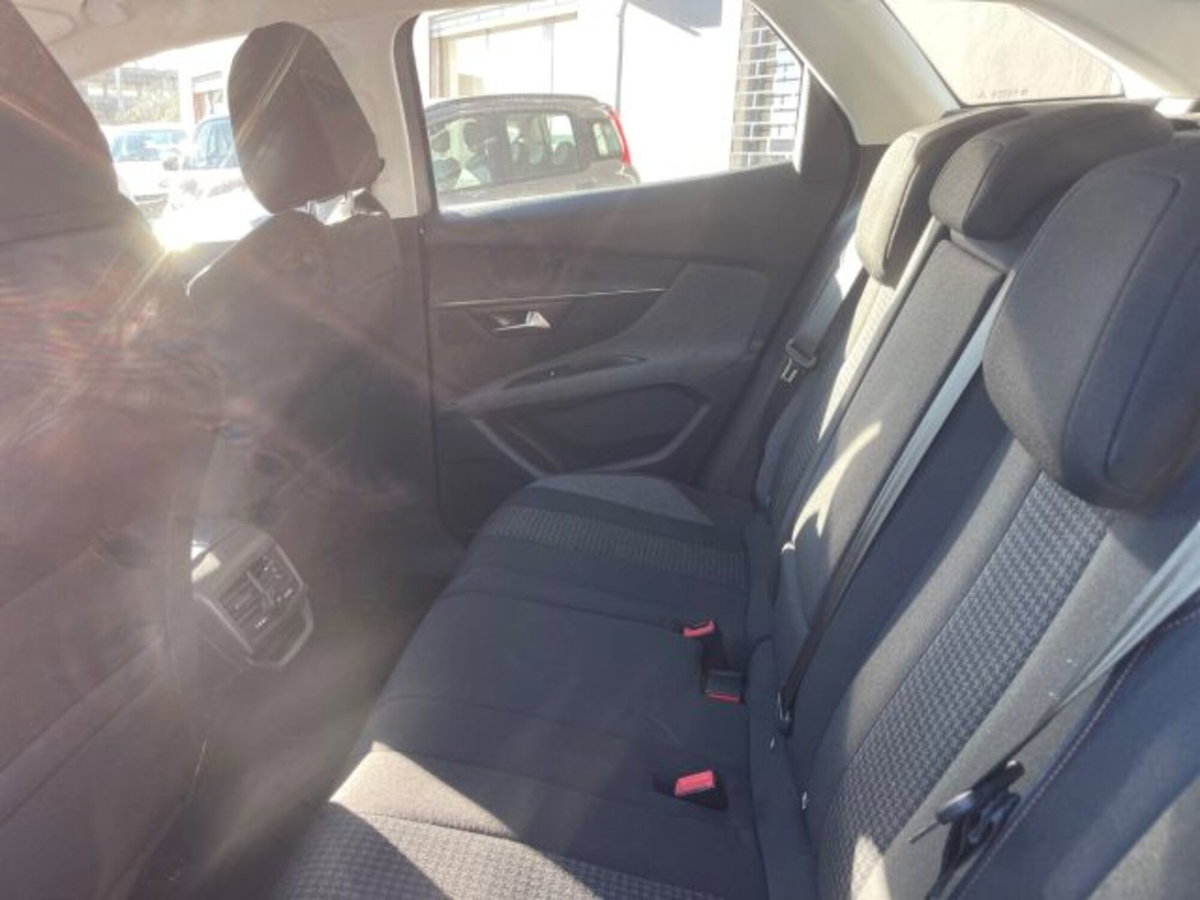 Peugeot 3008 BlueHDi 130 S&S Allure (13)