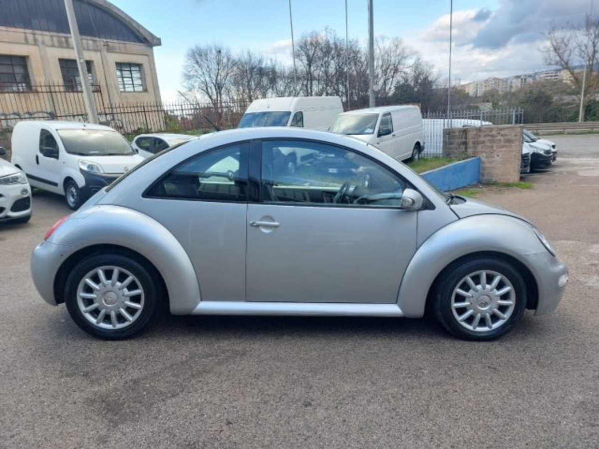 Volkswagen New Beetle TDI 105CV (6)