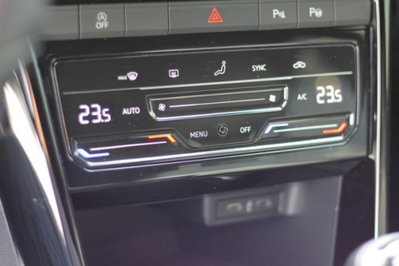 Volkswagen T-Roc 2.0 tdi R-Line 115cv (20)