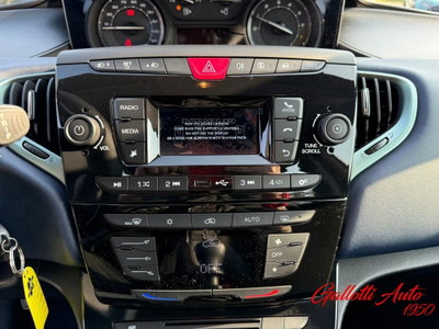 Lancia Ypsilon Multijet 16V Oro (11)