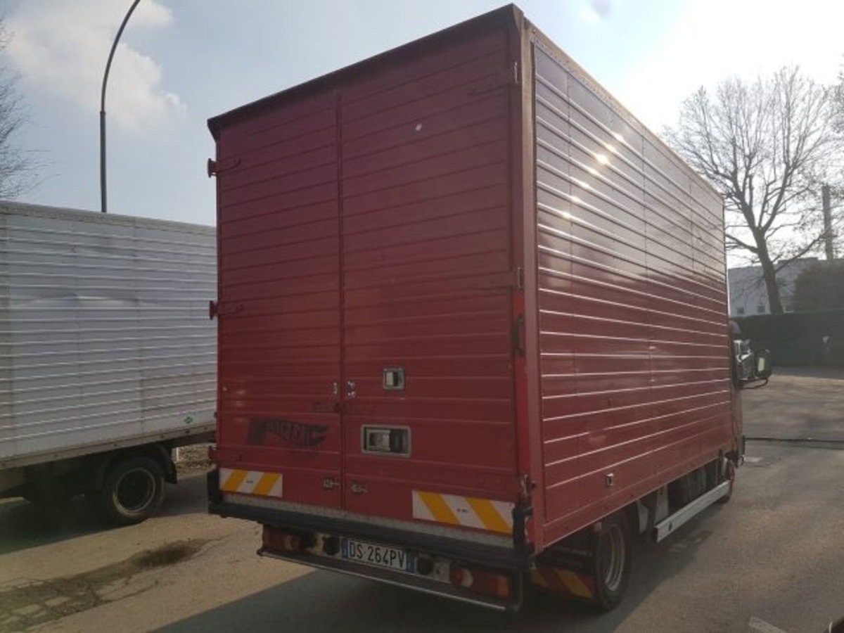 Nissan Cabstar 35.13 2.5 TDI 130CV PM-RG Cabinato Basic (2)