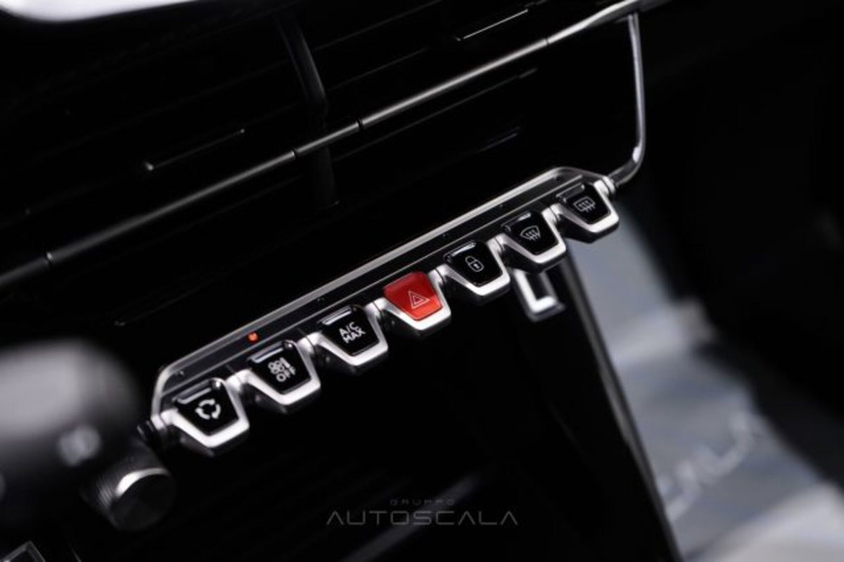 Peugeot 208 1.2 puretech Active s&s 75cv (16)