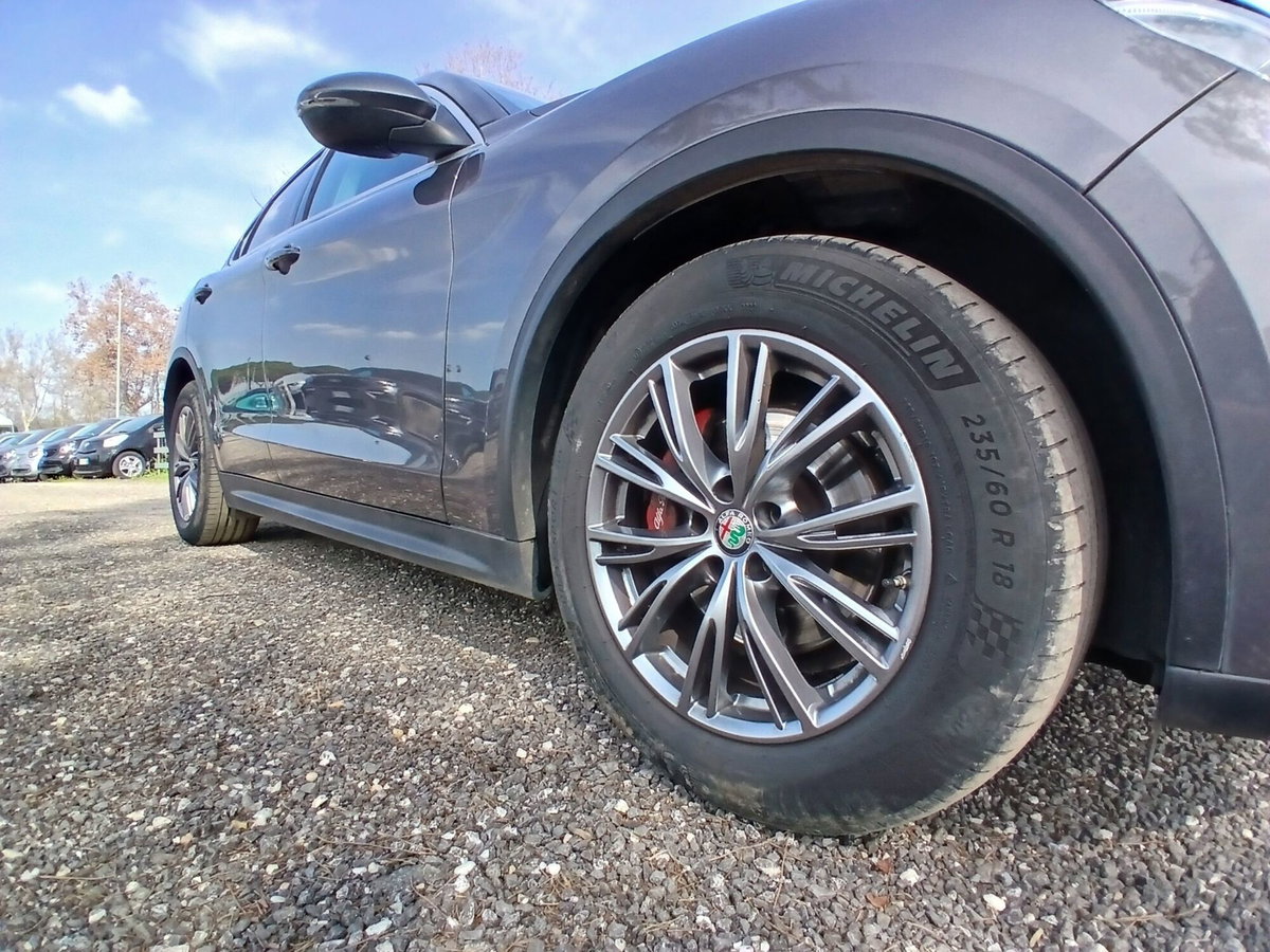Alfa Romeo Stelvio Stelvio 2.2 Turbodiesel 180 CV AT8 RWD Executive (12)
