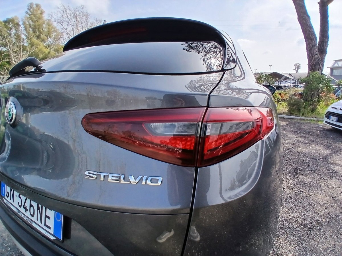 Alfa Romeo Stelvio Stelvio 2.2 Turbodiesel 180 CV AT8 RWD Executive (13)