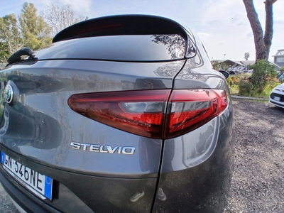 Alfa Romeo Stelvio Stelvio 2.2 Turbodiesel 180 CV AT8 RWD Executive (13)