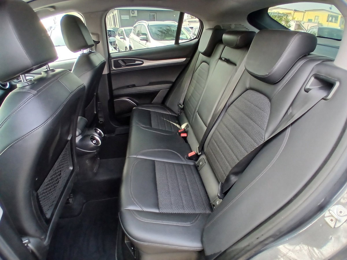 Alfa Romeo Stelvio Stelvio 2.2 Turbodiesel 180 CV AT8 RWD Executive (19)
