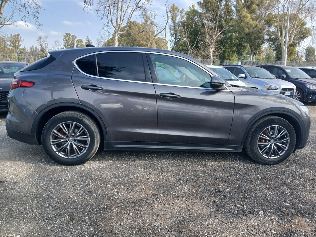 Alfa Romeo Stelvio Stelvio 2.2 Turbodiesel 180 CV AT8 RWD Executive (4)