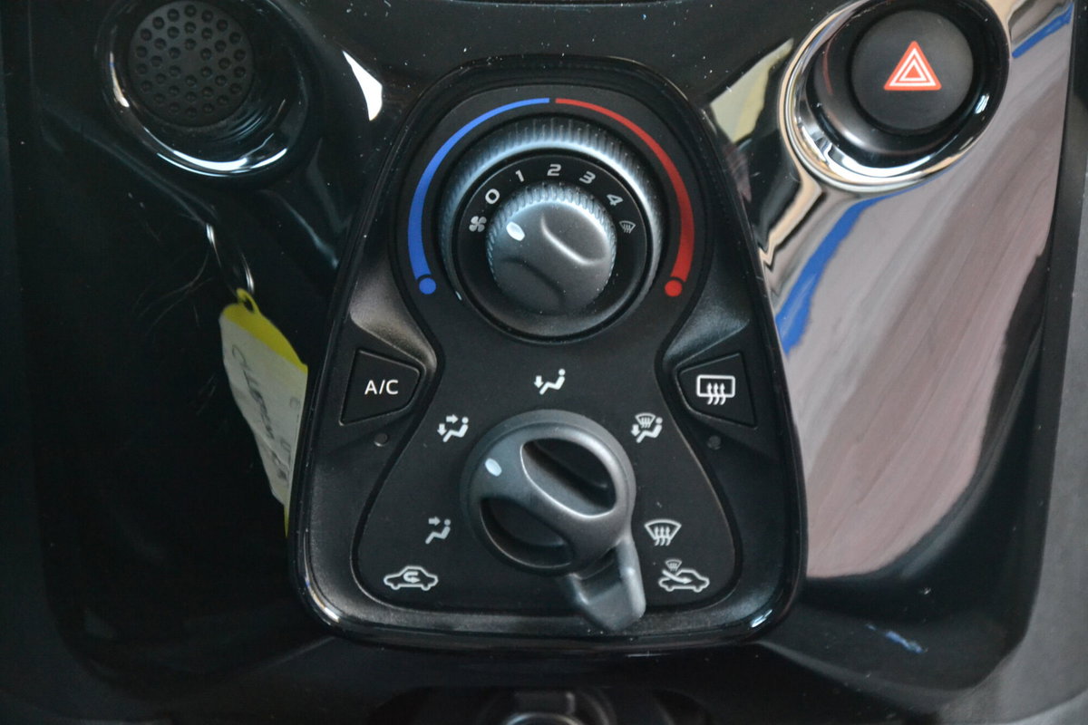 Citroen C1 C1 VTi 72 3 porte Shine (12)