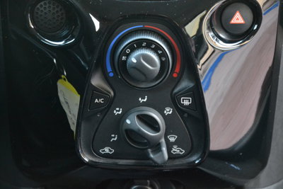 Citroen C1 C1 VTi 72 3 porte Shine (12)