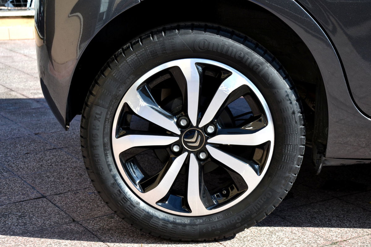 Citroen C1 C1 VTi 72 3 porte Shine (16)