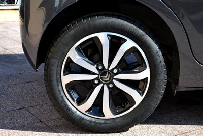 Citroen C1 C1 VTi 72 3 porte Shine (16)