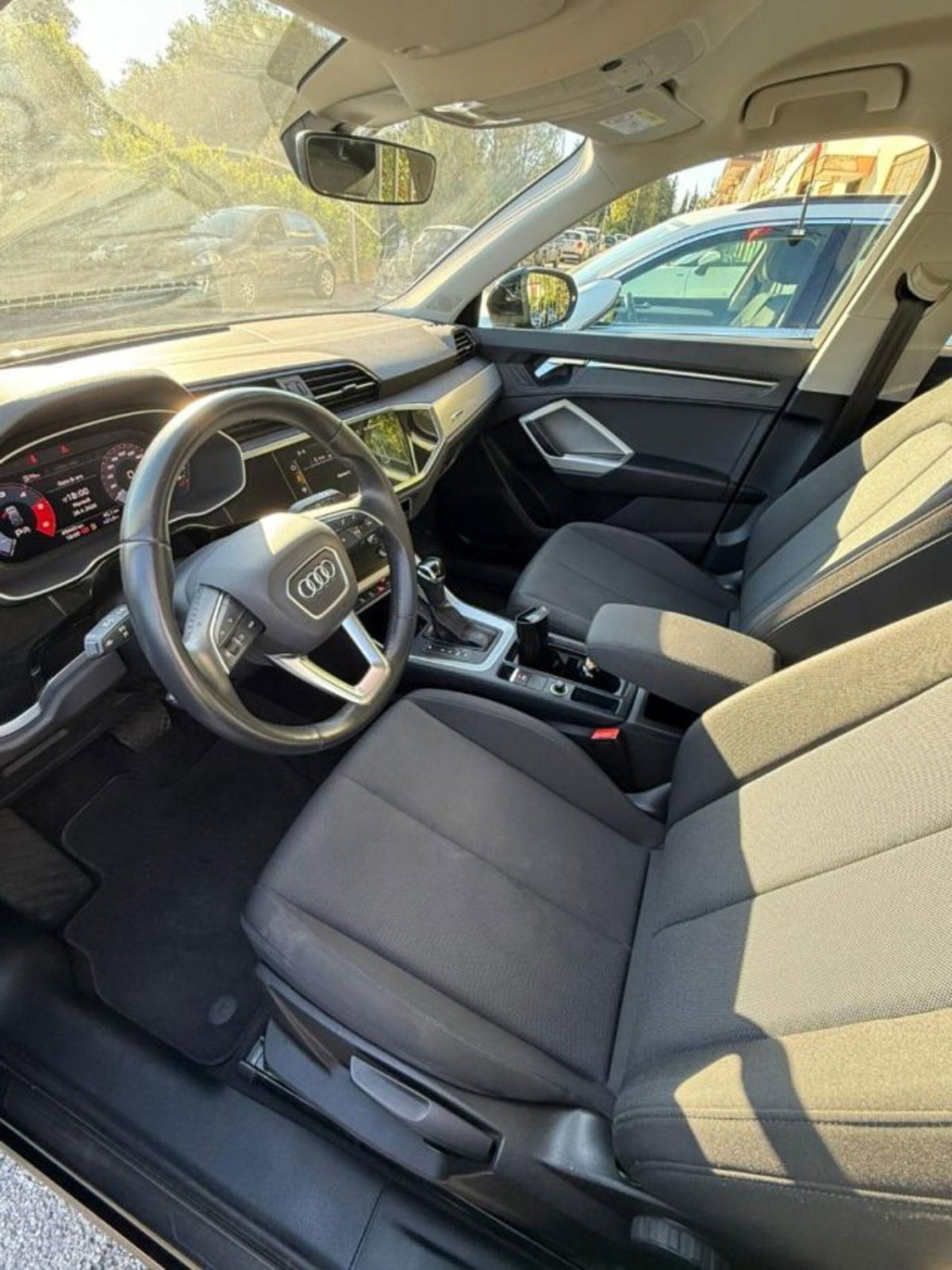 Audi Q3 35 TDI quattro S tronic Business Advanced (14)