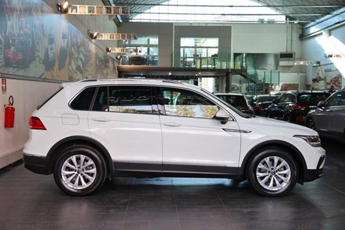 Volkswagen Tiguan 2.0 TDI 150 CV SCR DSG 4MOTION Life (2)