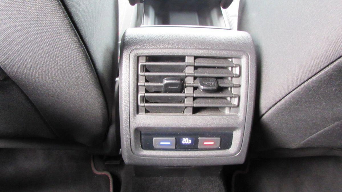 Volkswagen Golf GTI Performance 2.0 245 CV TSI DSG 5p. BMT (12)