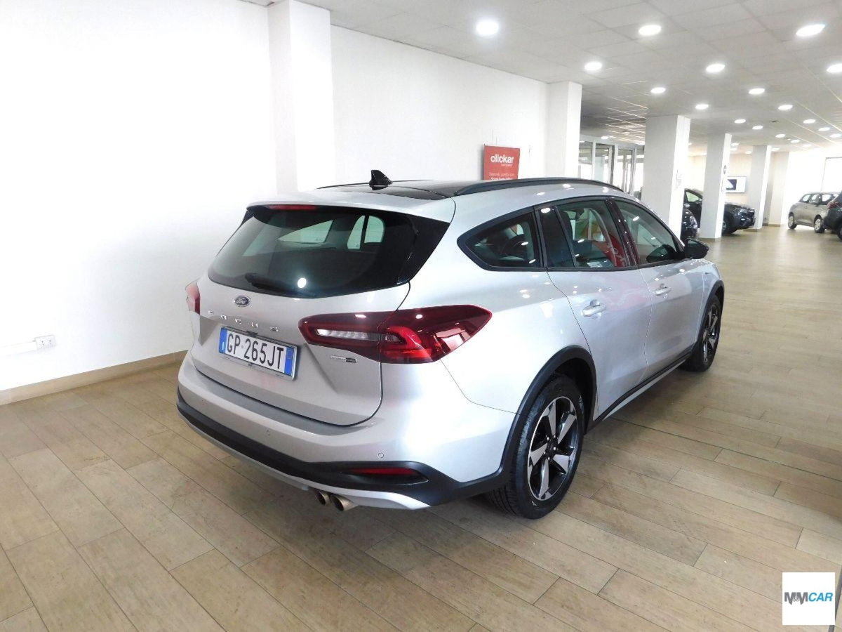 Ford Focus Station Wagon 1.0 EcoBoost 125 CV automatico SW Active (3)
