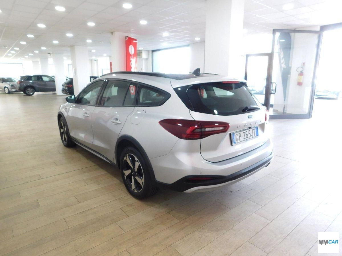 Ford Focus Station Wagon 1.0 EcoBoost 125 CV automatico SW Active (4)