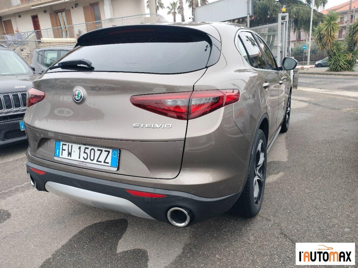 Alfa Romeo Stelvio Stelvio 2.2 Turbodiesel 180 CV AT8 RWD Business (4)