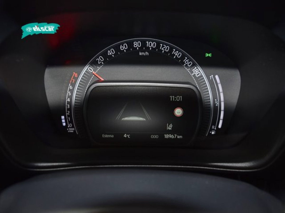 Toyota Aygo X 1.0 VVT-i 72 CV 5 porte Limited Air (10)