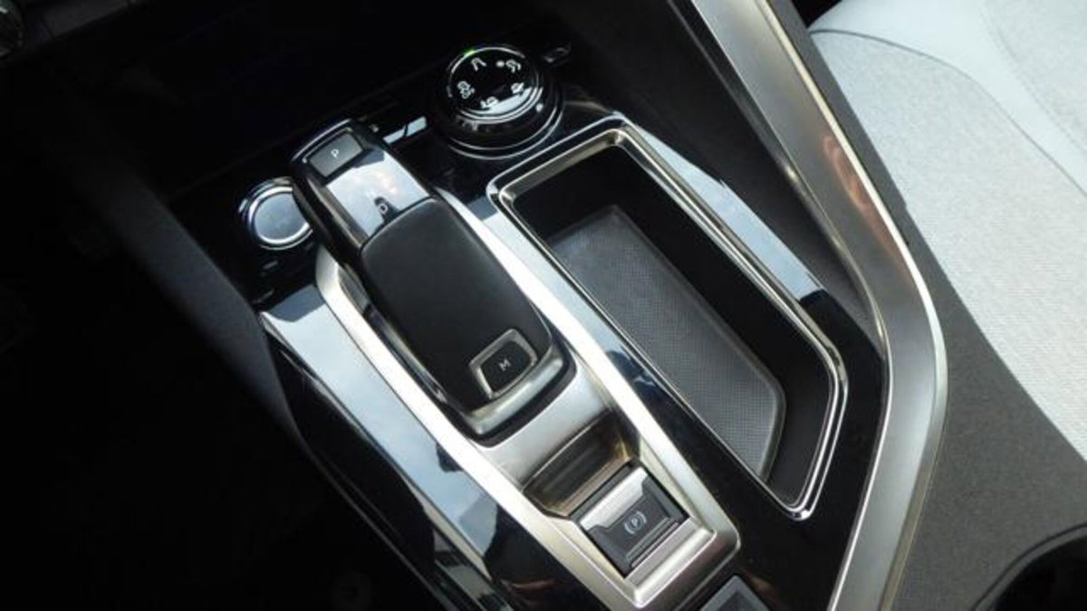 Peugeot 3008 BlueHDi 120 EAT6 S&S Allure (13)