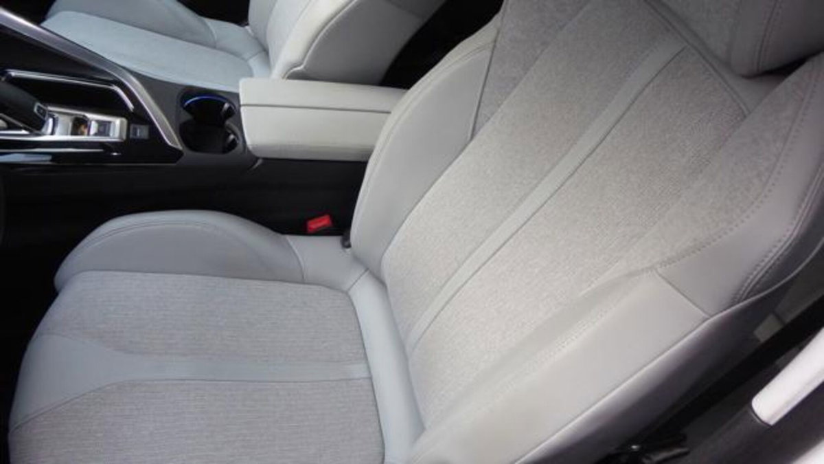 Peugeot 3008 BlueHDi 120 EAT6 S&S Allure (18)