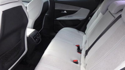 Peugeot 3008 BlueHDi 120 EAT6 S&S Allure (19)