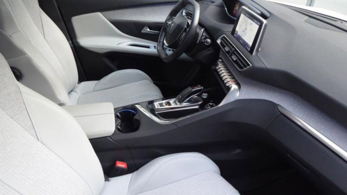 Peugeot 3008 BlueHDi 120 EAT6 S&S Allure (8)