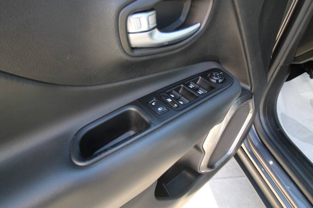 Jeep Renegade 1.6 Mjt DDCT 120 CV Limited (17)