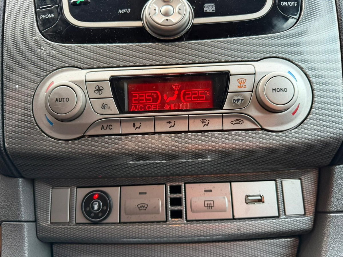 Ford Focus Station Wagon 1.6 120 CV GPL SW Titanium (11)