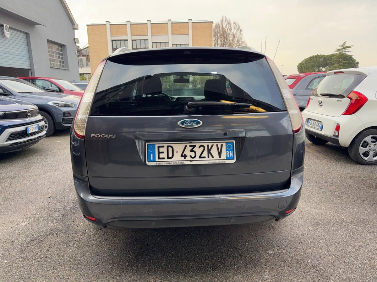 Ford Focus Station Wagon 1.6 120 CV GPL SW Titanium (5)