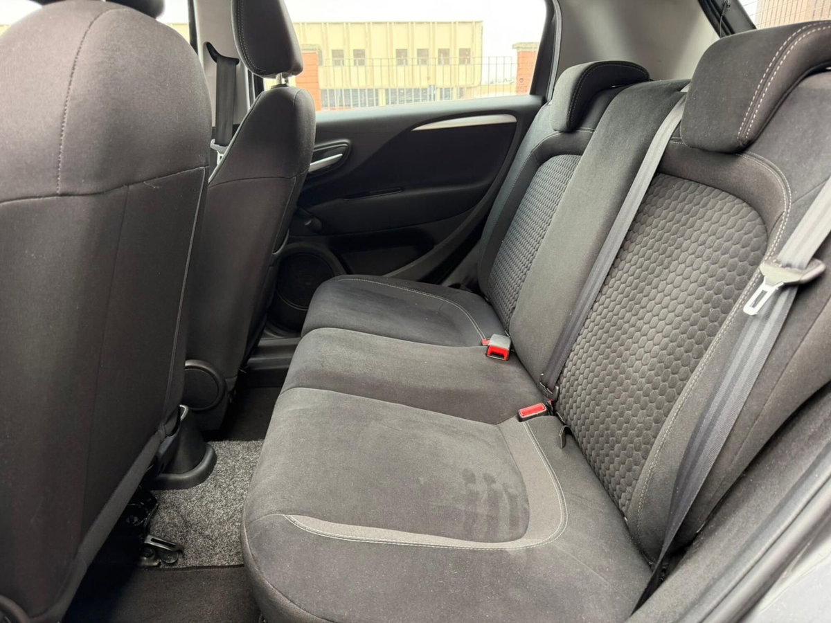 Fiat Punto 1.2 8V 5 porte Lounge (9)