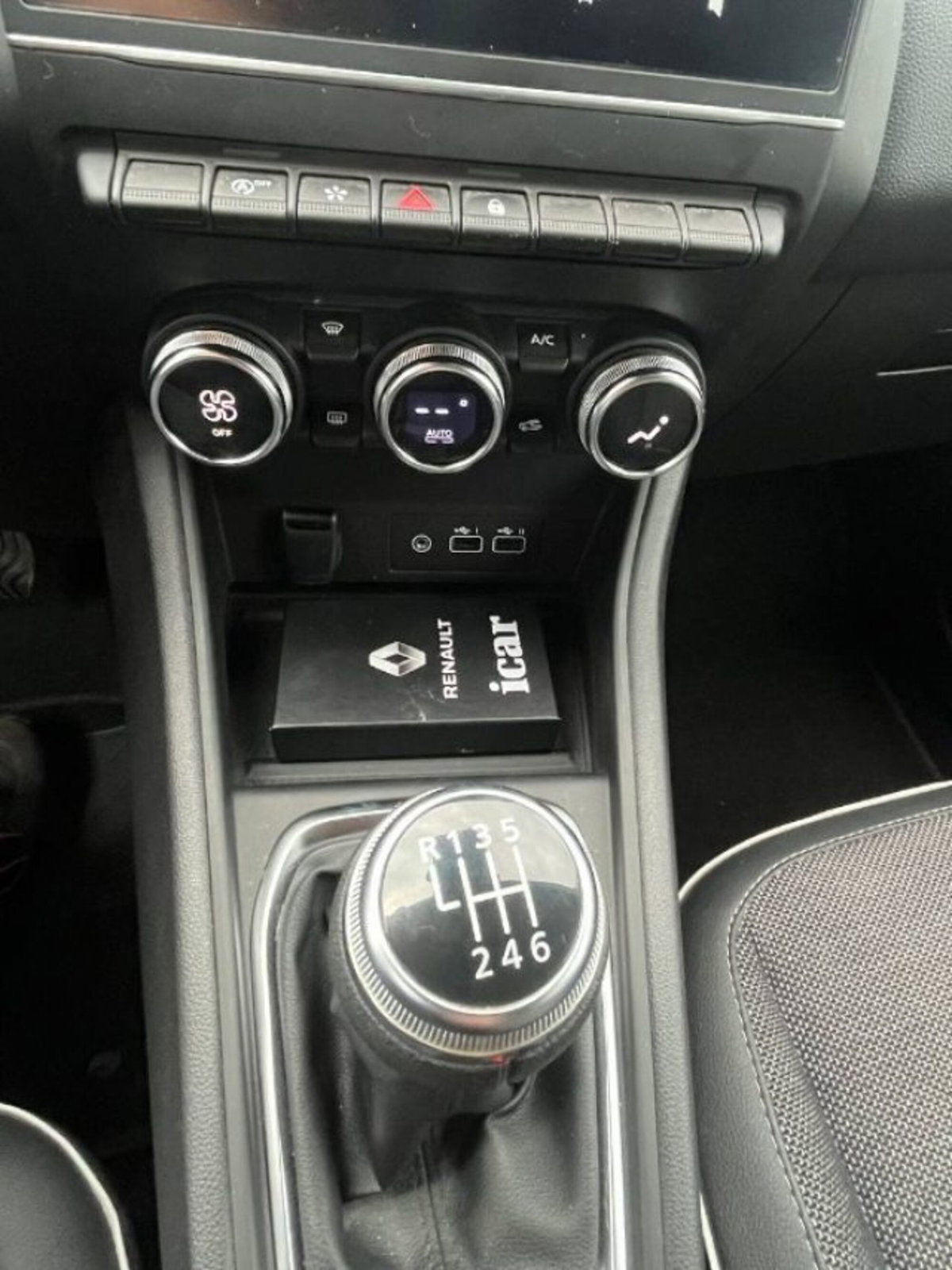Renault Captur Mild Hybrid 140 CV Techno (13)