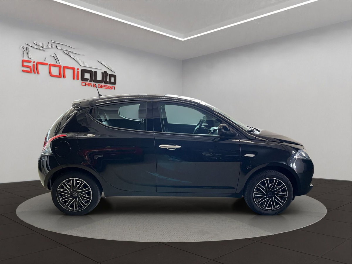 Lancia Ypsilon 1.0 FireFly 5 porte S&S Hybrid Silver Plus (10)