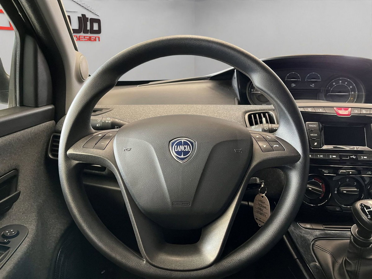 Lancia Ypsilon 1.0 FireFly 5 porte S&S Hybrid Silver Plus (13)